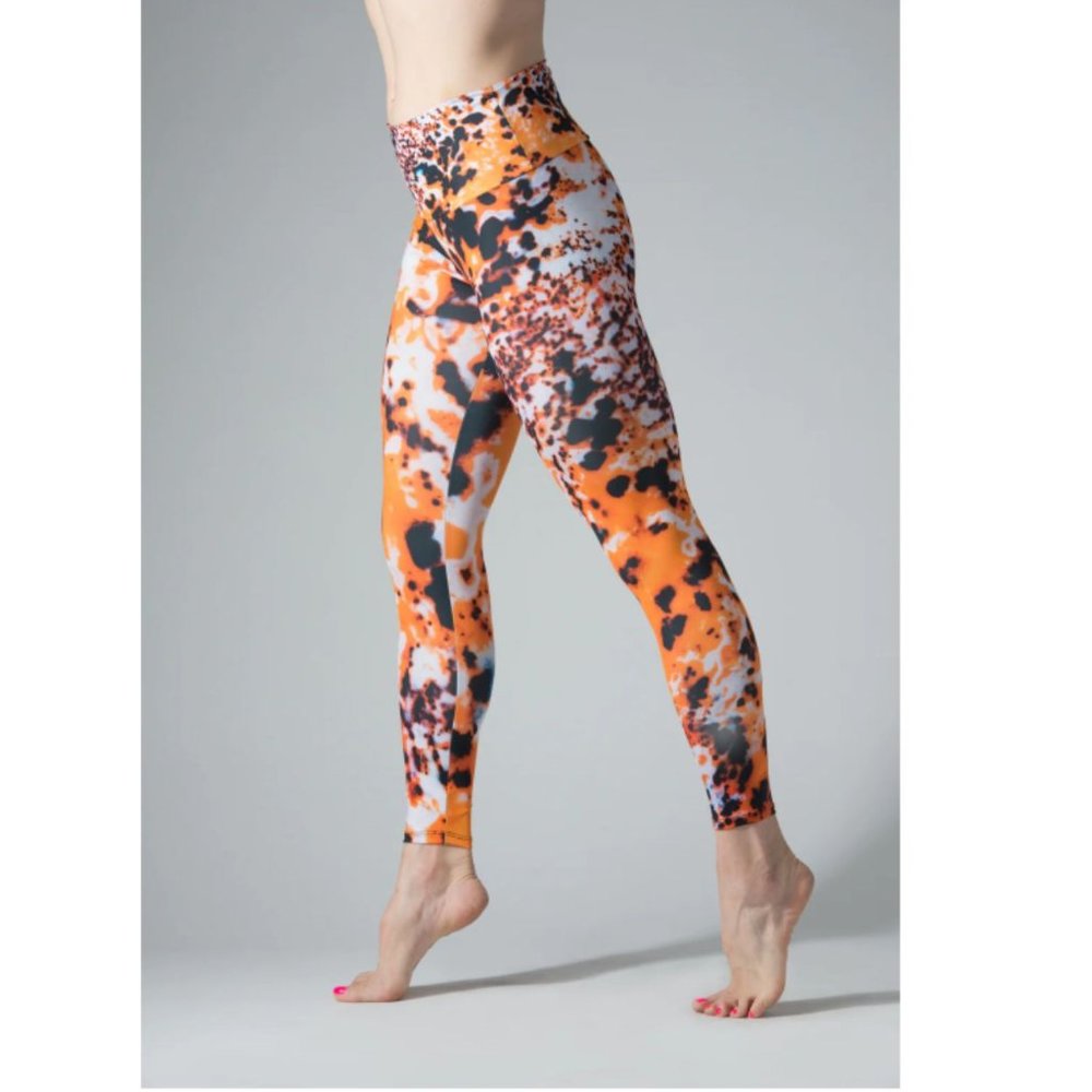Agstract Apparel Women's Serengeti 7/8 Leggings Size Large Multicolor Print NWT